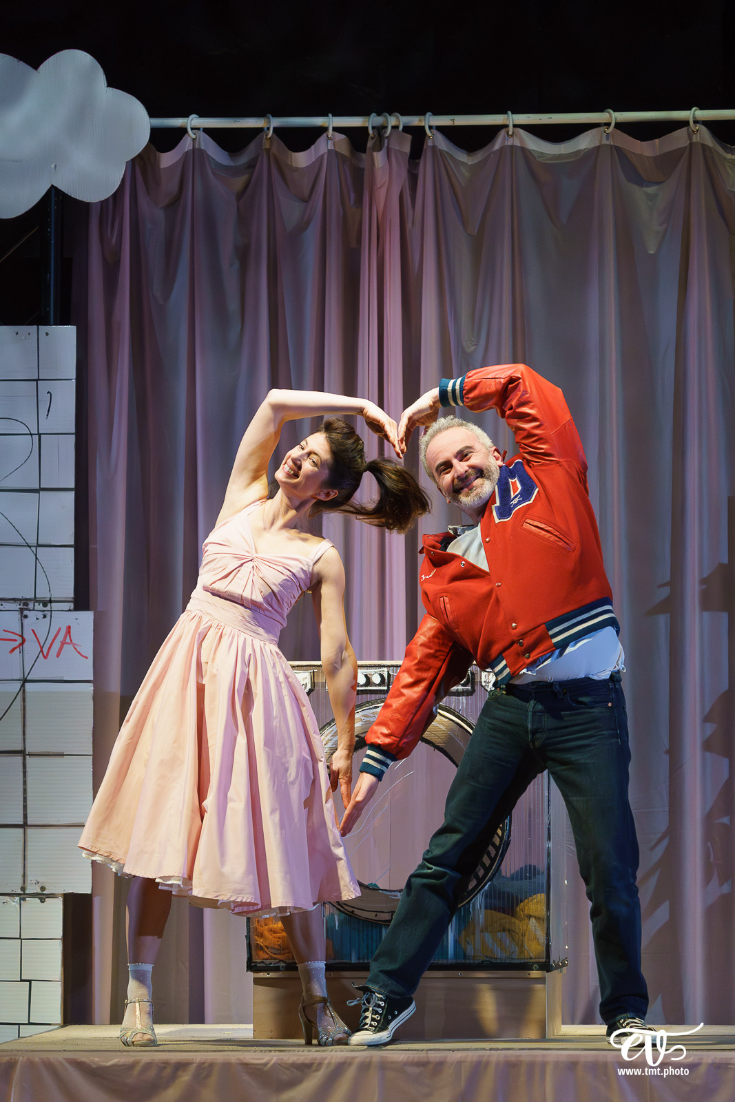 TMTPHOTO DERRIERE LE HUBLOT SE CACHE PARFOIS DU LINGE (LES FILLES DE SIMONE) 020